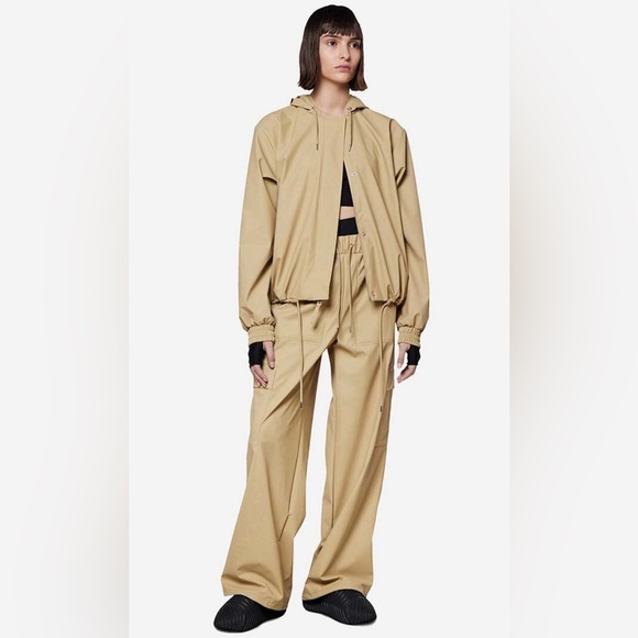 RAINS WOMANS SAND UNLINED WAIST LENGTH HOODED JACKET - SMALL - Picture 2 of 16